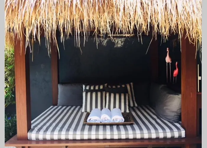 Bloom 4 - 2 King Bedrooms , Sleep 4 Pax, Private Pool, *