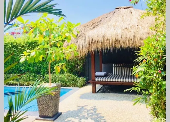 Bloom 4 - 2 King Bedrooms , Sleep 4 Pax, Private Pool, *