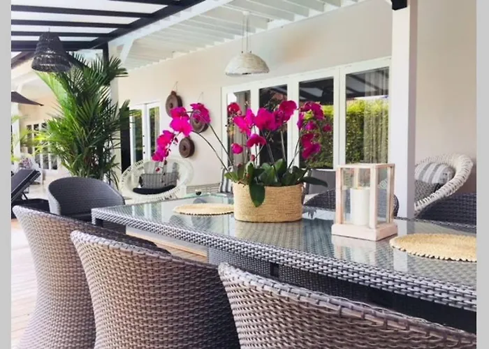 Villa Bloom 4 - 2 King Bedrooms , Sleep 4 Pax, Private Pool,