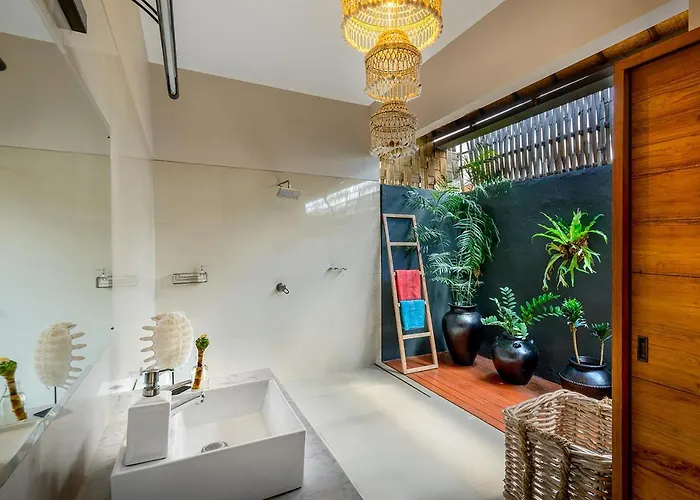 Bloom 4 - 2 King Bedrooms , Sleep 4 Pax, Private Pool, Villa Seminyak