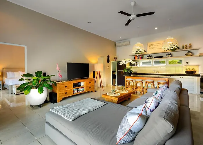 Villa Bloom 4 - 2 King Bedrooms , Sleep 4 Pax, Private Pool, *