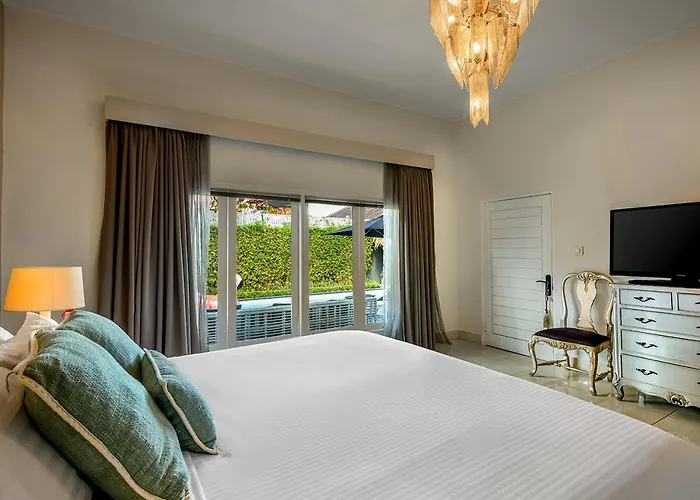 Villa Bloom 4 - 2 King Bedrooms , Sleep 4 Pax, Private Pool,