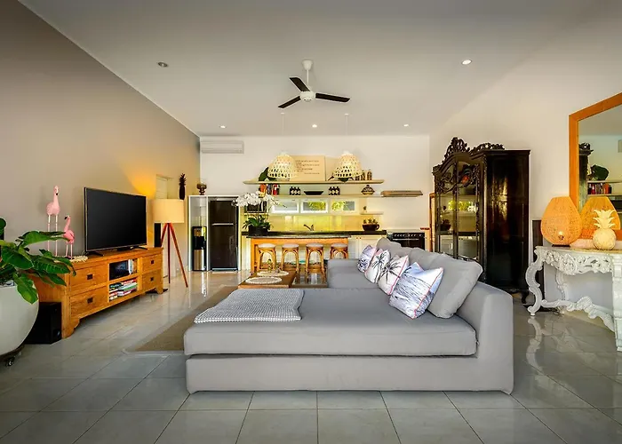 Villa Bloom 4 - 2 King Bedrooms , Sleep 4 Pax, Private Pool, *